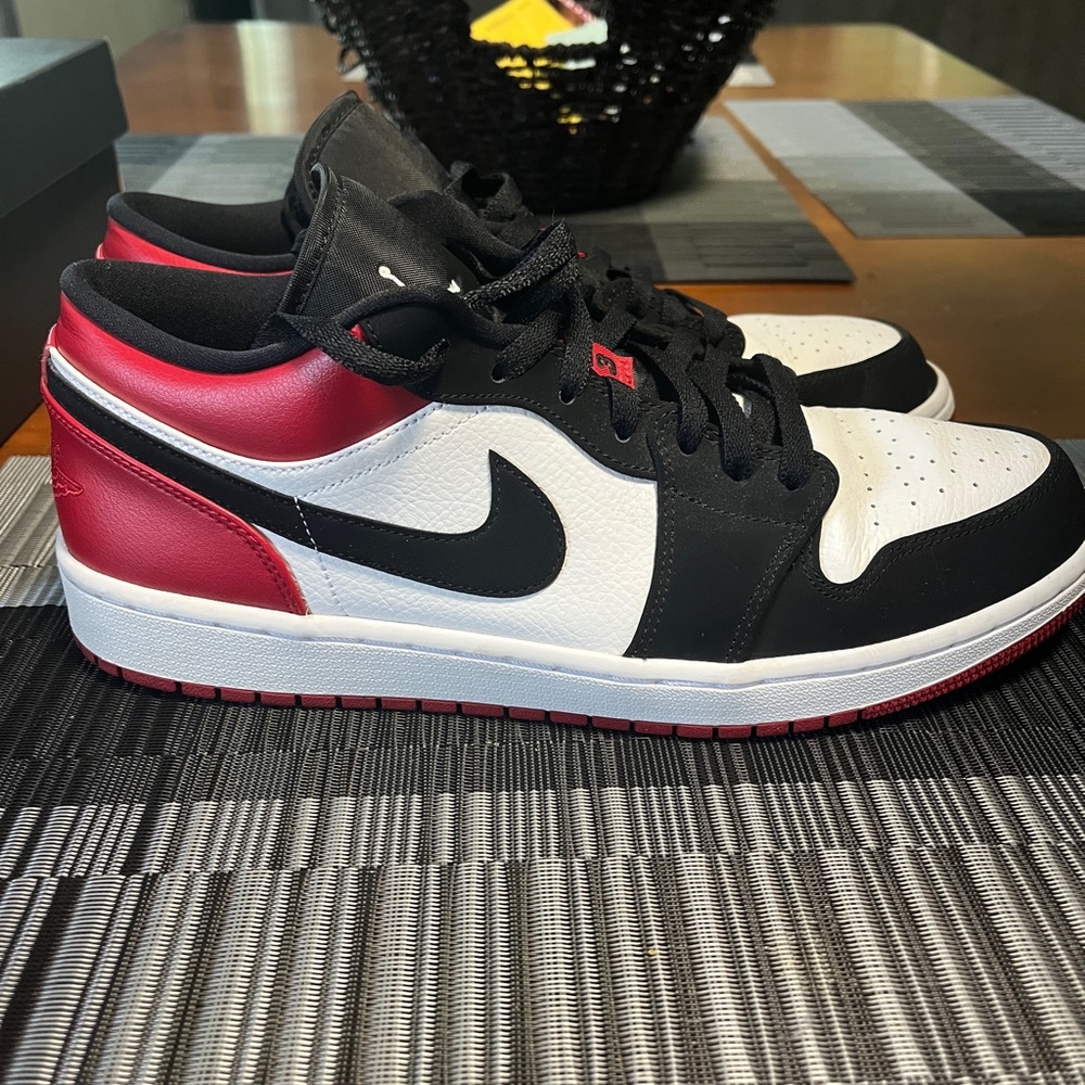 Jordan Sneakers Black Red White - Picture 4 of 7